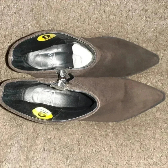 MA&LO-Italy-Laiss-Dark Brown Suede Ankle Booties-Side Zip-Studs-Sz 9-Near Mint - Picture 6 of 7